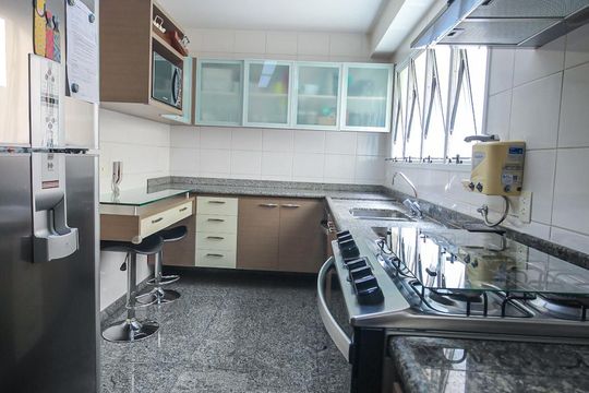 Cozinha de apartamento à venda com 3 quartos, 129m² em Real Parque, São Paulo