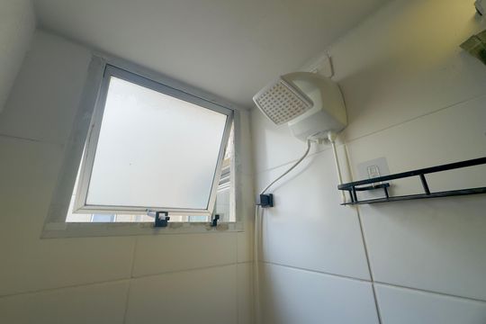 Banheiro de apartamento para alugar com 2 quartos, 43m² em Vila Nova Bonsucesso, Guarulhos