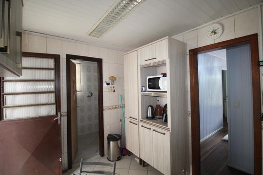 Cozinha de casa à venda com 5 quartos, 156m² em Jardim Carvalho, Porto Alegre