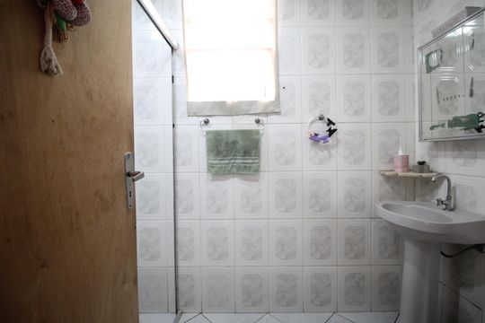 Banheiro de casa à venda com 5 quartos, 156m² em Jardim Carvalho, Porto Alegre