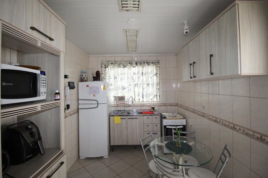 Cozinha de casa à venda com 5 quartos, 156m² em Jardim Carvalho, Porto Alegre