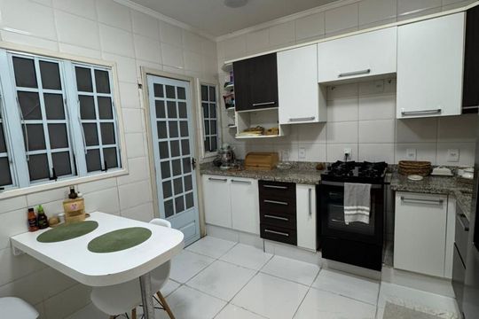 Casa para alugar com 4 quartos, 238m² em Jardim Bom Retiro, Campinas