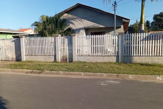 Fachada de casa à venda com 3 quartos, 93m² em Harmonia, Canoas