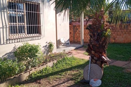 Área externa de casa à venda com 3 quartos, 93m² em Harmonia, Canoas