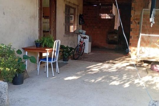 Área externa de casa à venda com 3 quartos, 93m² em Harmonia, Canoas
