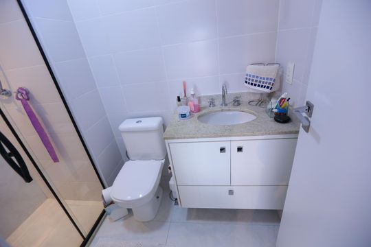 Banheiro de apartamento à venda com 2 quartos, 62m² em Vila Primavera, São Paulo