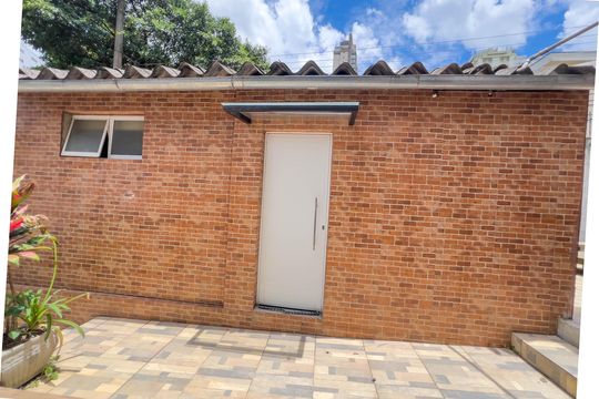 Fachada interna de casa de condomínio para alugar com 1 quarto, 20m² em Vila Mariana, São Paulo