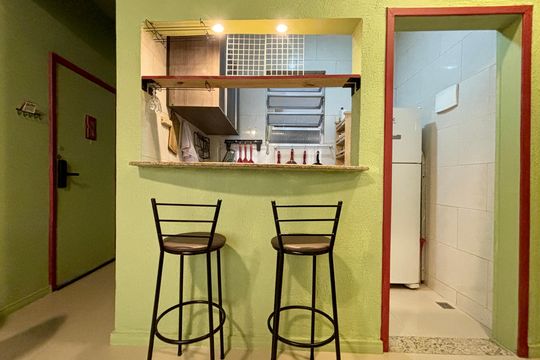 Cozinha de apartamento para alugar com 1 quarto, 40m² em Copacabana, Rio de Janeiro