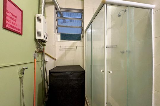 Banheiro social de apartamento para alugar com 1 quarto, 40m² em Copacabana, Rio de Janeiro