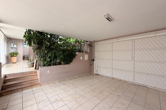 Garagem de casa à venda com 4 quartos, 500m² em Vila Agricola, Jundiaí