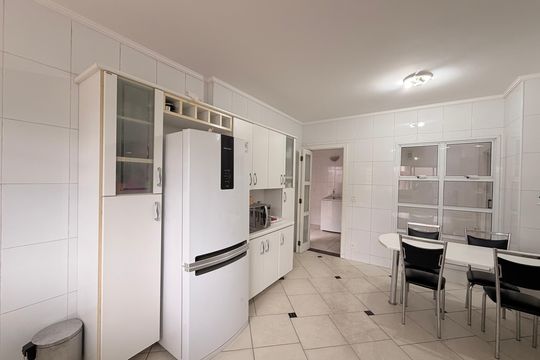 Cozinha de casa à venda com 4 quartos, 500m² em Vila Agricola, Jundiaí