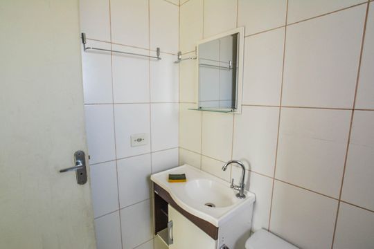 Banheiro de apartamento à venda com 2 quartos, 57m² em Vila Luzita, Santo André
