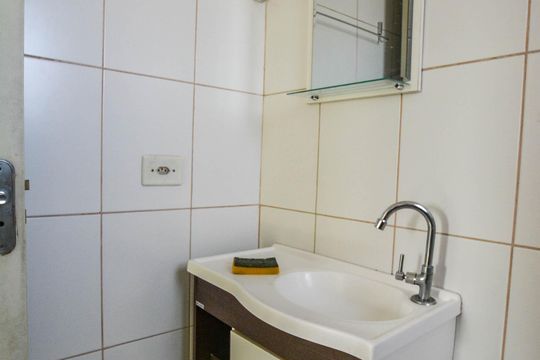 Banheiro de apartamento à venda com 2 quartos, 57m² em Vila Luzita, Santo André