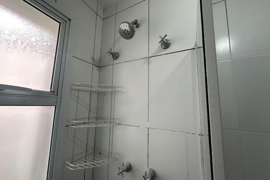 Banheiro de apartamento à venda com 2 quartos, 57m² em Vila Nossa Senhora da Escada, Barueri