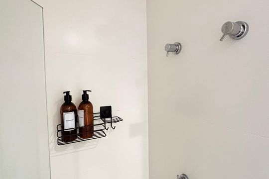 Banheiro de kitnet/studio à venda com 1 quarto, 28m² em Itaim Bibi, São Paulo