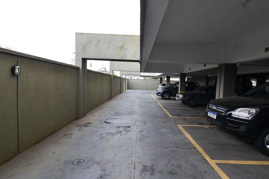 Garagem de apartamento para alugar com 2 quartos, 47m² em Sagrada Família, Belo Horizonte
