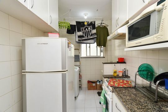 Cozinha de apartamento para alugar com 2 quartos, 47m² em Sagrada Família, Belo Horizonte