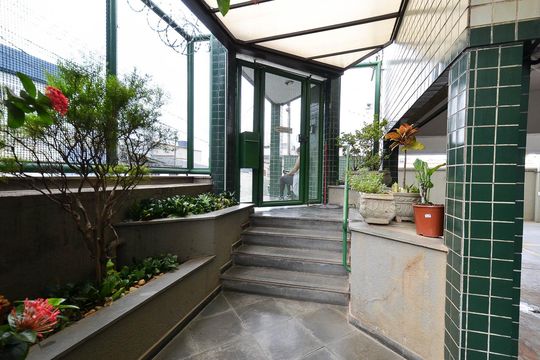 Entrada de apartamento para alugar com 2 quartos, 47m² em Sagrada Família, Belo Horizonte