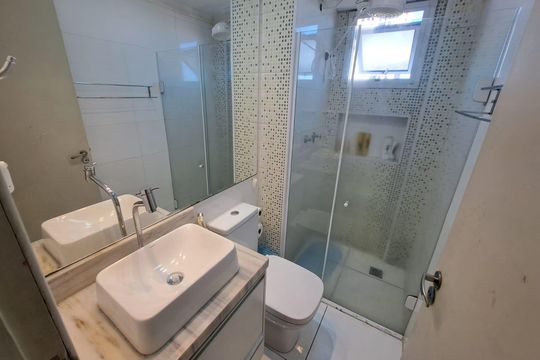 Banheiro de apartamento à venda com 2 quartos, 48m² em Padroeira, Osasco