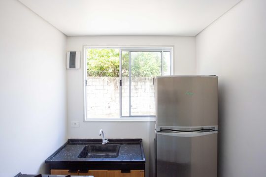 Cozinha de casa para alugar com 1 quarto, 44m² em Jardim Miriam, São Paulo