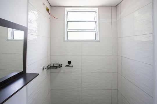 Banheiro de casa para alugar com 1 quarto, 44m² em Jardim Miriam, São Paulo