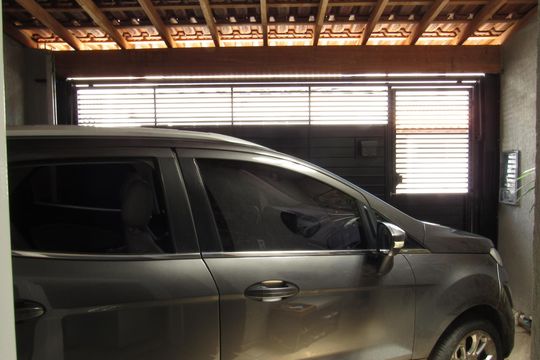 Garagem de casa à venda com 2 quartos, 80m² em Quitaúna, Osasco