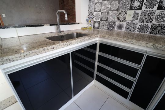 Cozinha de apartamento para alugar com 2 quartos, 62m² em Santa Mônica, Uberlândia