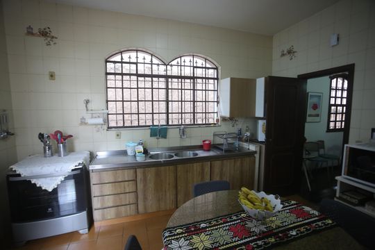 Cozinha de casa à venda com 4 quartos, 360m² em Alto Caiçaras, Belo Horizonte