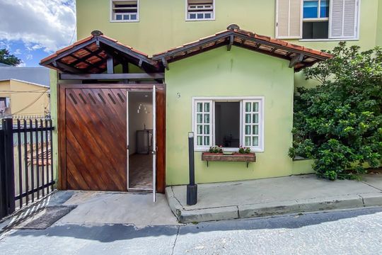 Fachada de casa de condomínio à venda com 3 quartos, 195m² em Vila Robertina, São Paulo
