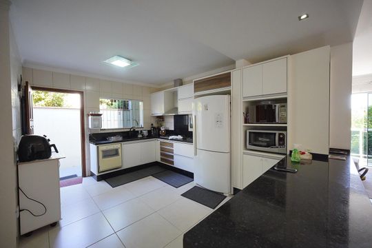 Cozinha de casa para alugar com 5 quartos, 359m² em Coloninha, Florianópolis