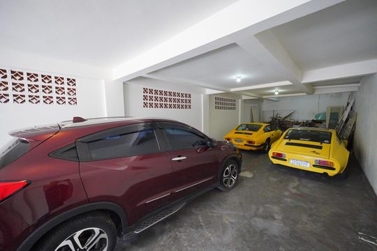 Garagem  de casa para alugar com 5 quartos, 359m² em Coloninha, Florianópolis
