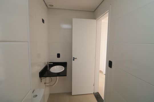 Banheiro de apartamento à venda com 2 quartos, 49m² em Vila Fernandes, São Paulo