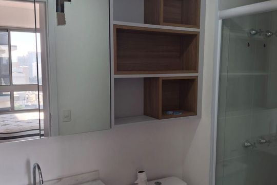 Banheiro de kitnet/studio para alugar com 1 quarto, 25m² em Pinheiros, São Paulo