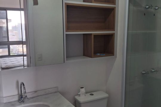 Banheiro de kitnet/studio para alugar com 1 quarto, 25m² em Pinheiros, São Paulo