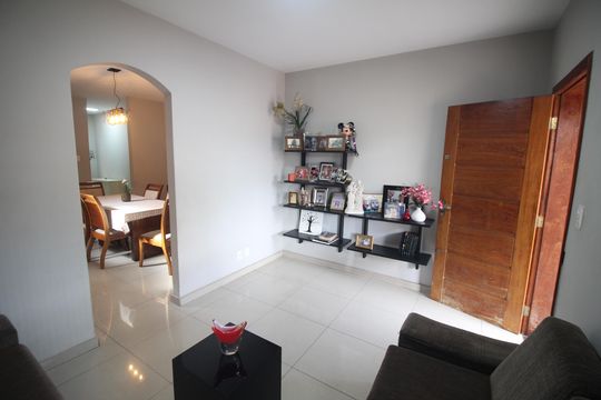 Sala de casa à venda com 4 quartos, 256m² em Milionarios (barreiro, Belo Horizonte