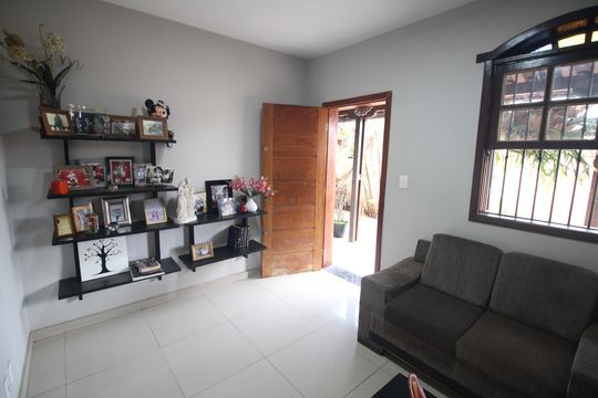 Sala de casa à venda com 4 quartos, 256m² em Milionarios (barreiro, Belo Horizonte