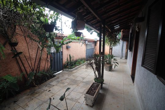 Quintal de casa à venda com 4 quartos, 256m² em Milionarios (barreiro, Belo Horizonte