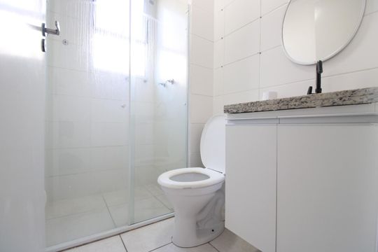 Banheiro de apartamento à venda com 2 quartos, 55m² em Curicica, Rio de Janeiro