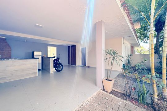 Garagem de casa à venda com 4 quartos, 320m² em Jardim Brasil, Jundiaí