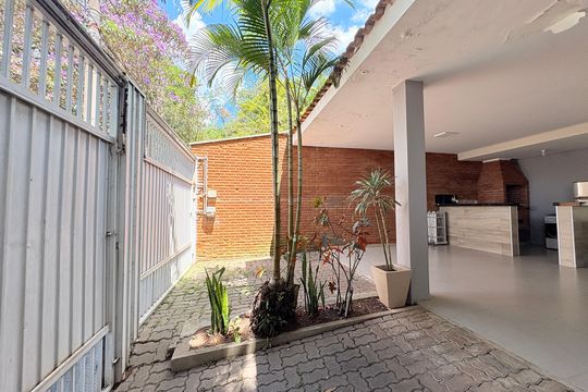 Garagem de casa à venda com 4 quartos, 320m² em Jardim Brasil, Jundiaí