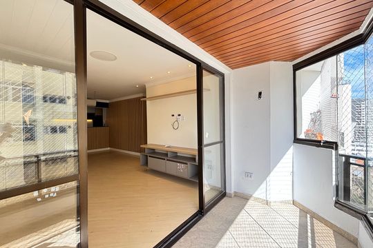 Varanda de apartamento à venda com 3 quartos, 97m² em Indianópolis, São Paulo