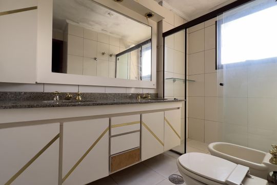 Banheiro da Suíte 1 de apartamento à venda com 4 quartos, 168m² em jardim maia, Guarulhos