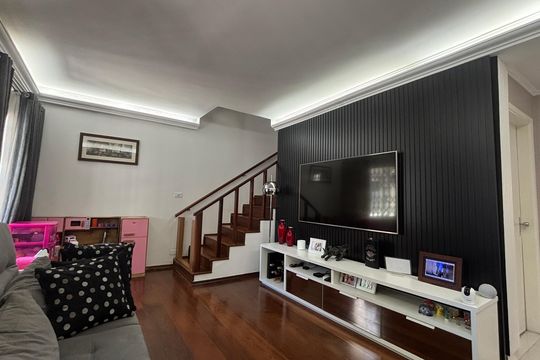 Sala de casa para alugar com 3 quartos, 208m² em Vila Valparaíso, Santo André