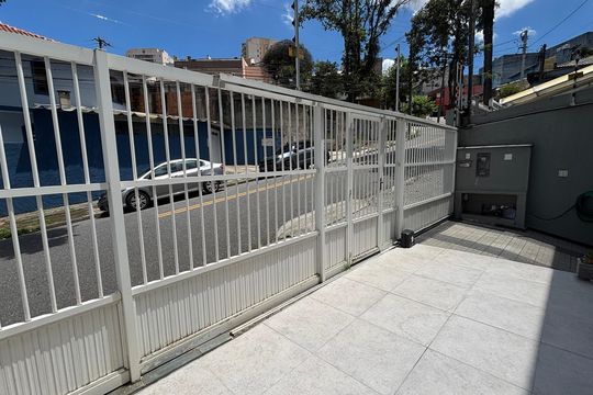 Quintal de casa para alugar com 3 quartos, 208m² em Vila Valparaíso, Santo André