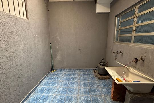 Área de Serviço de casa para alugar com 5 quartos, 374m² em Vila Scarpelli, Santo André