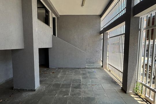 Garagem de casa para alugar com 5 quartos, 374m² em Vila Scarpelli, Santo André