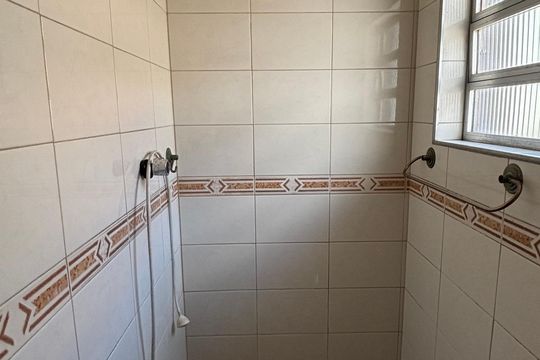 Banheiro da Suíte 1 de casa para alugar com 5 quartos, 374m² em Vila Scarpelli, Santo André