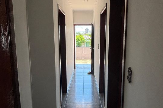 Corredor de casa para alugar com 5 quartos, 374m² em Vila Scarpelli, Santo André