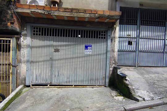 Fachada de casa para alugar com 1 quarto, 51m² em Jardim Cirino, Osasco