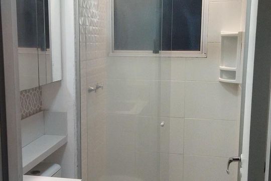 Banheiro de apartamento à venda com 2 quartos, 40m² em Canudos, Novo Hamburgo
